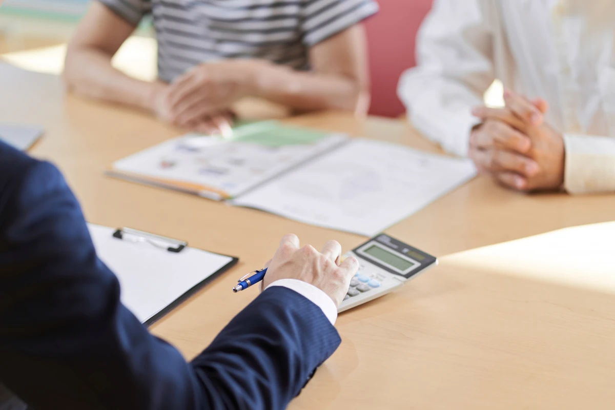 Éviter les droits de succession sur un bien immobilier : stratégies et conseils